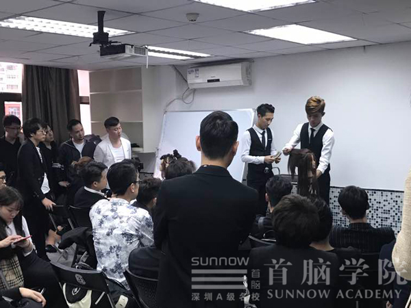 首脑学院为2017深圳时装周进行化妆造型培训