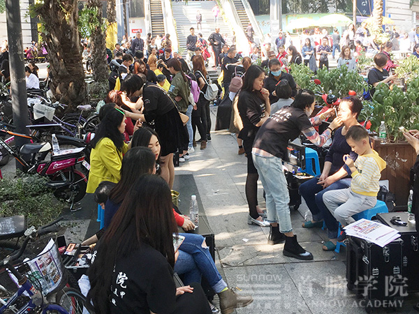 首脑学员义工实操 把关爱送到身边