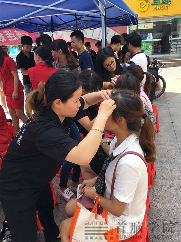 首脑学院龙华校区义工队:弘扬大爱,情暖大浪