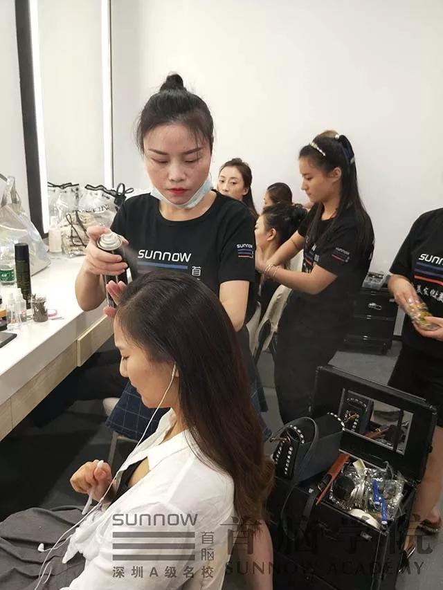 化妆学校