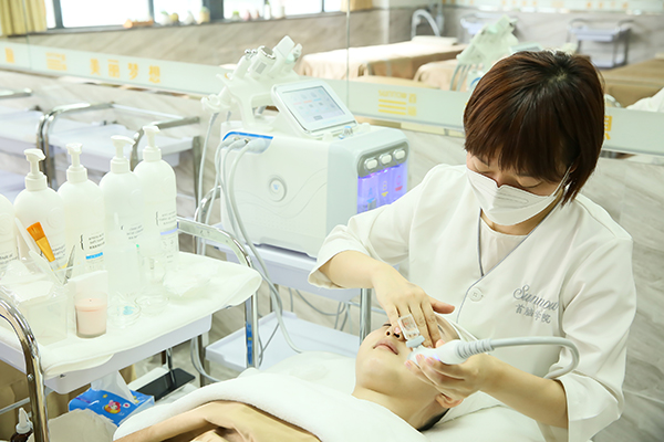 深圳学美容