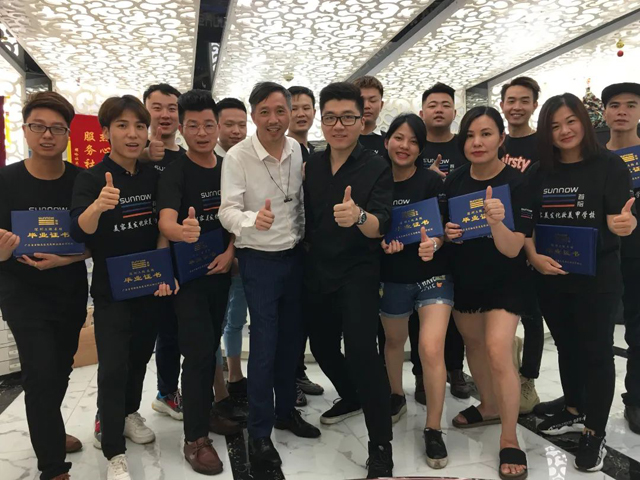 首脑美发培训学校