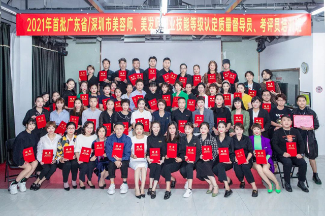 首脑美发培训学校