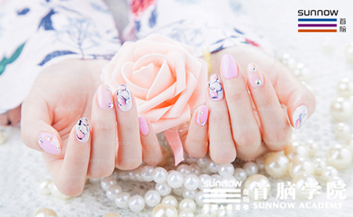 长沙学美甲去店里还是学校