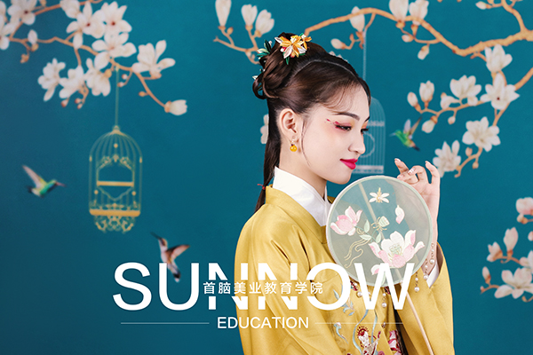 首脑化妆培训学校