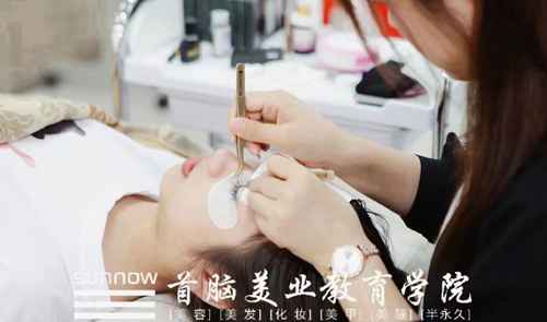 学美甲美睫