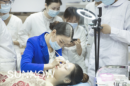 首脑纹绣学校